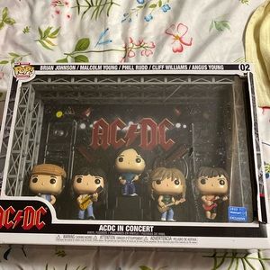 Funky Deluxe Pop Moment Ac/Dc